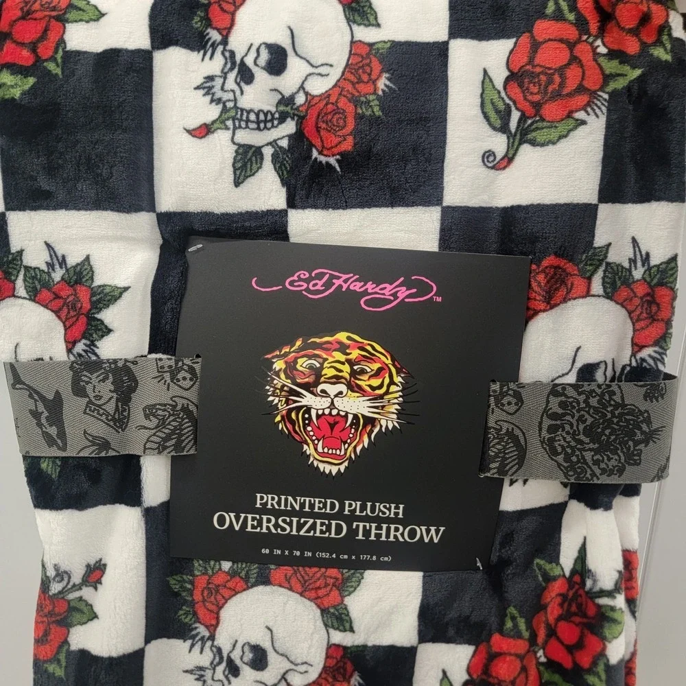 NWT ED HARDY Checkered Oversized 60‎ x 70 Plush Throw Blanket Skulls and Roses